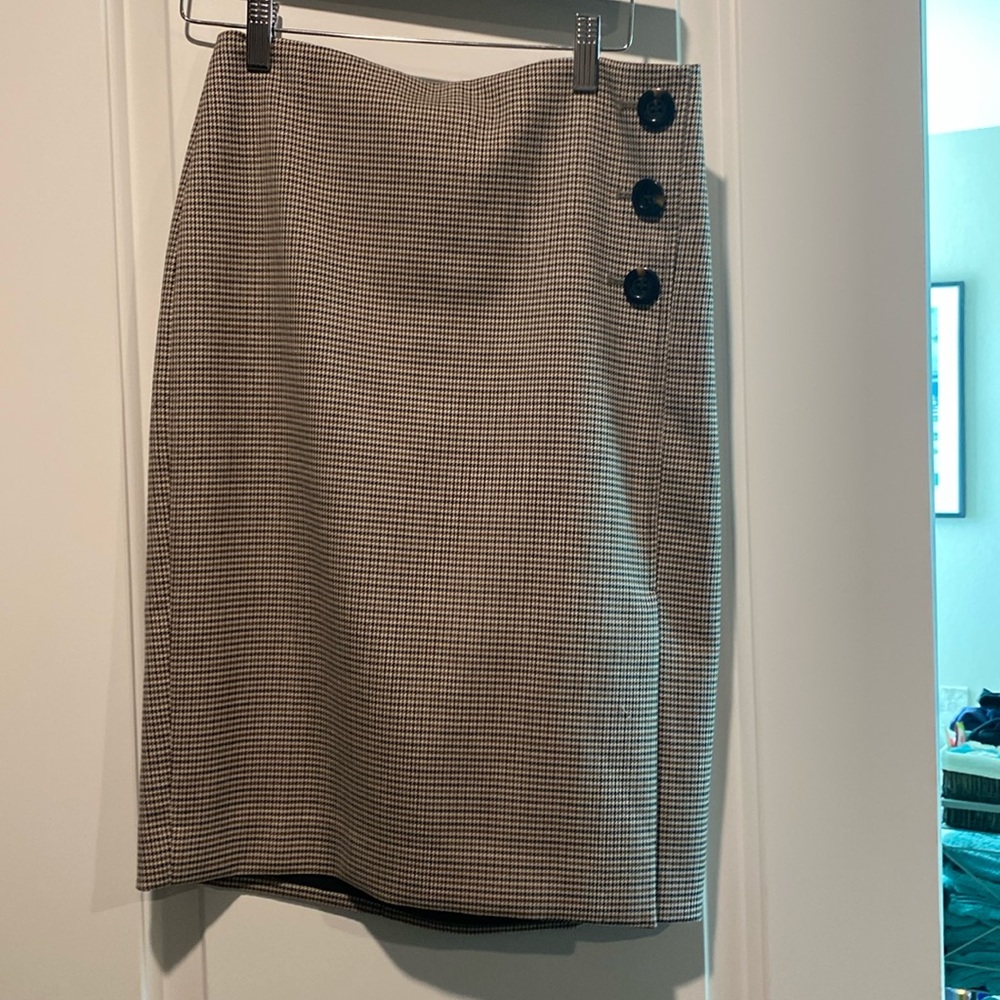 Ann Taylor Brown hounds tooth Pencil skirt with buttons on front w/ front split